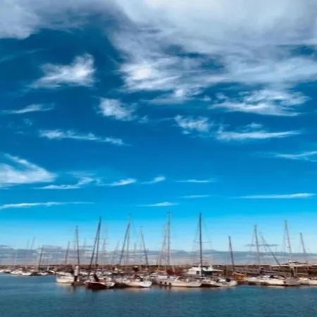 In By Sandy Beaches 아파트 *