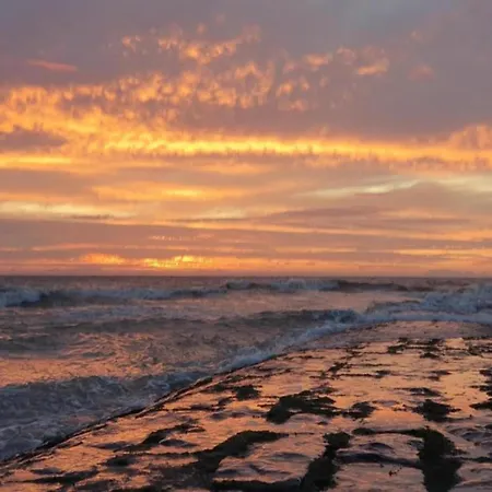 In By Sandy Beaches 아파트